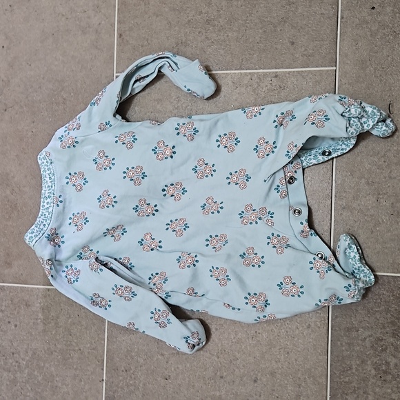 Carters newborn green - Picture 2 of 2